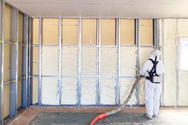Isolation murs polyuréthane projeté - Top'Isol